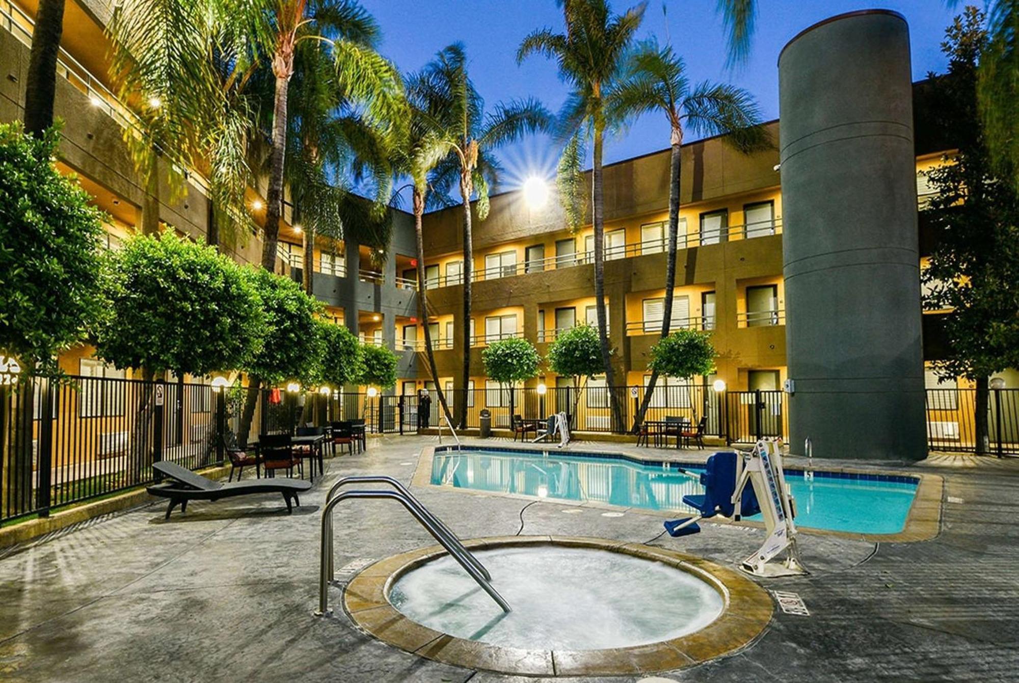 Travelodge By Wyndham Commerce Los Angeles Area Exterior foto